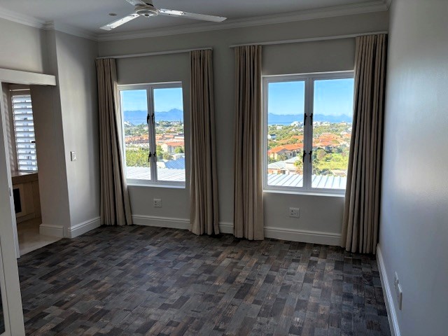5 Bedroom Property for Sale in Whale Rock Hill Western Cape